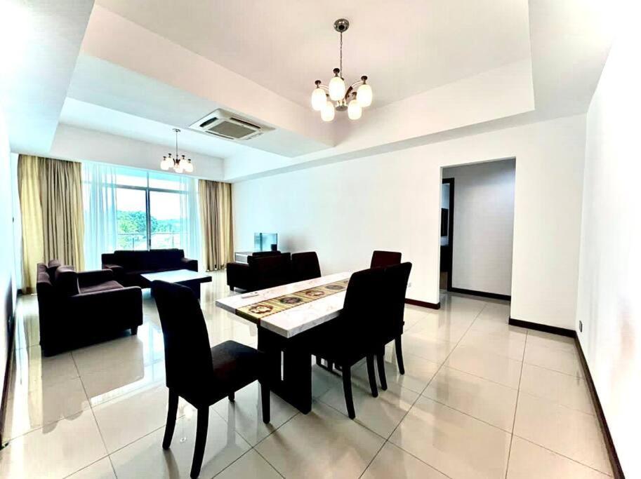 Bay Resort Condominium 3-Bedrooms With Swimming Pool Near The Seaside Miri Extérieur photo