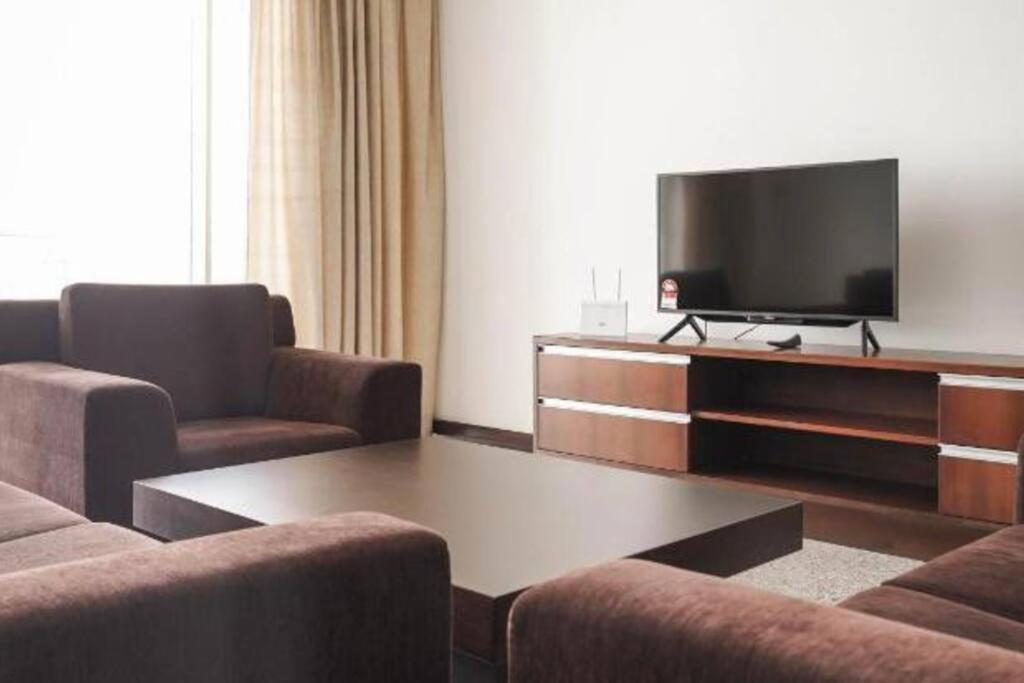 Bay Resort Condominium 3-Bedrooms With Swimming Pool Near The Seaside Miri Extérieur photo
